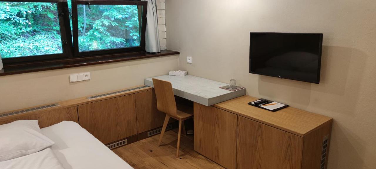 Koliba U Cerneho Medveda Hotel Zlin Bagian luar foto