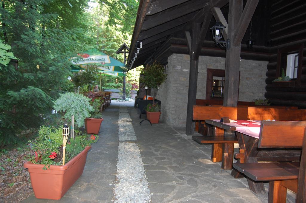 Koliba U Cerneho Medveda Hotel Zlin Bagian luar foto