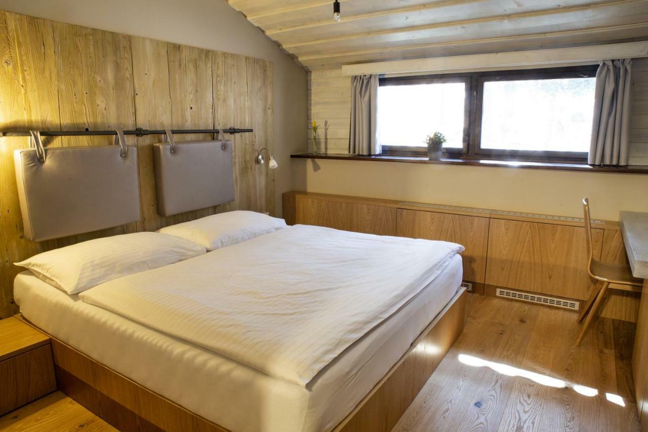 Koliba U Cerneho Medveda Hotel Zlin Bagian luar foto